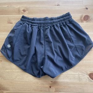 Lululemon Hotty Hot Short II *2.5" Black (First Release) Size 4 W7AGUR